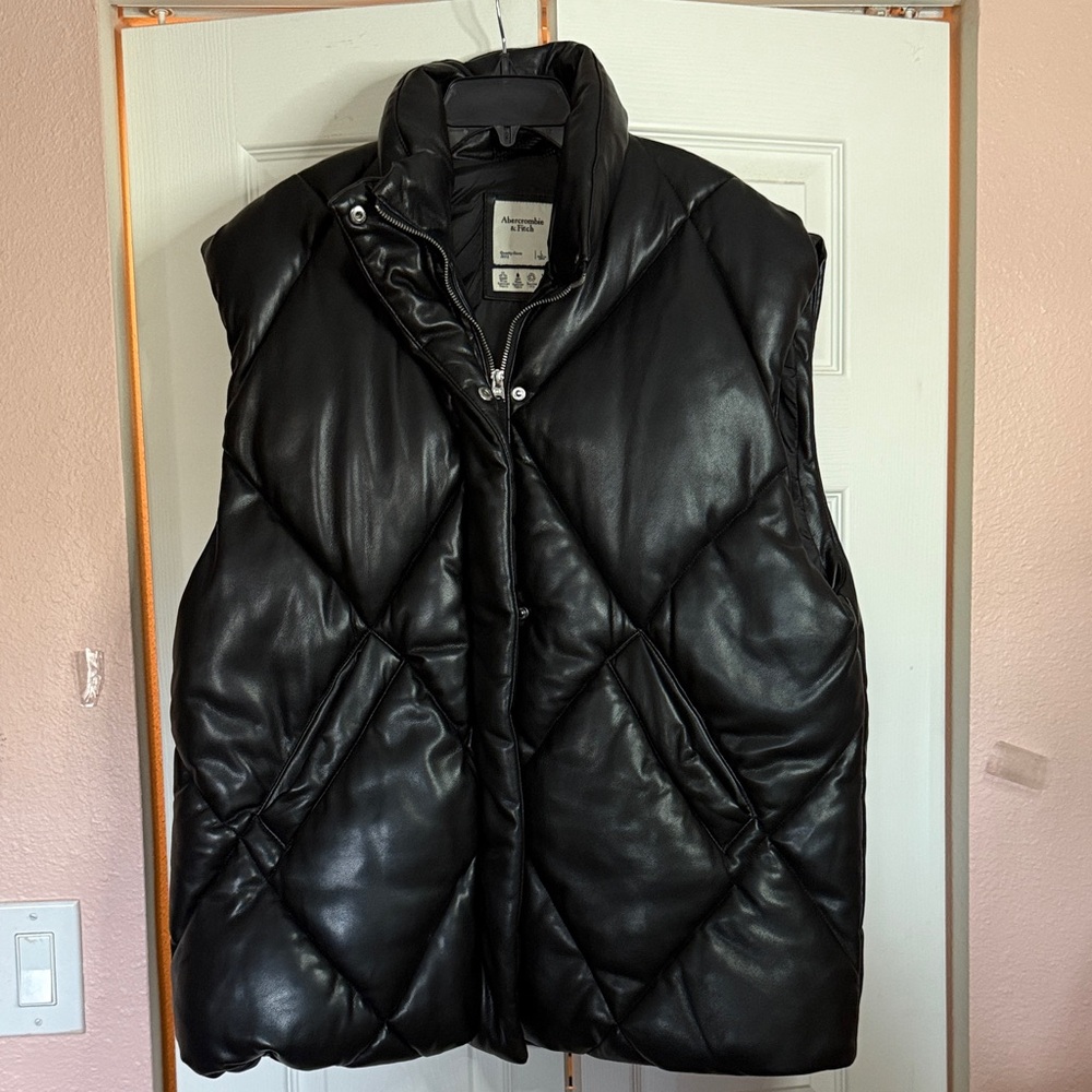 Abercrombie & Fitch Black Puffer Vest